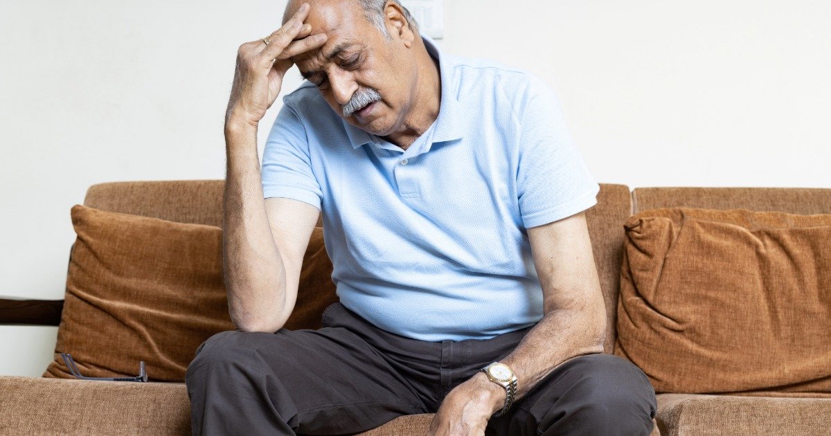 विटामिन B12 की कमी के लक्षण – वरिष्ठ व्यक्ति में थकान